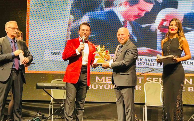 Başkan Sekmen 2022’nin de “en başarılı büyükşehir belediye başkanı” seçildi
