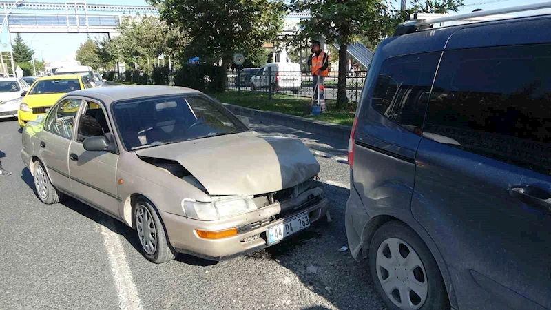 Malatya’da trafiği kilitleyen zincirleme kaza
