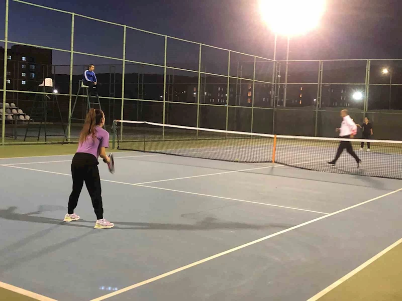 EBYÜ Kadınlar Kort Tenis Turnuvası düzenlendi
