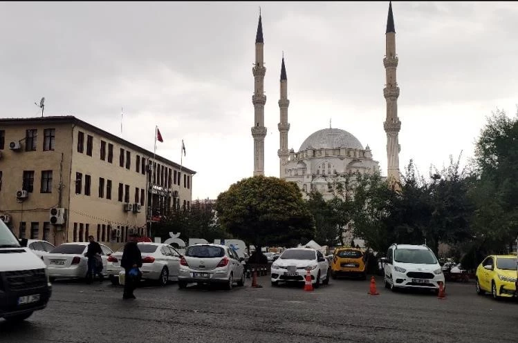 Iğdır’da vatandaşlar yağışa hazırlıksız yakalandı
