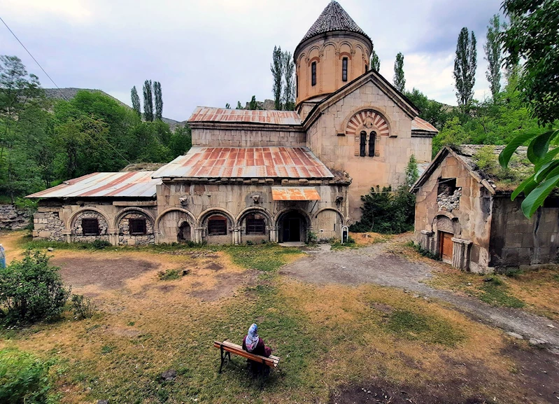 Bin yıllık Taş Camii asırlara meydan okuyor
