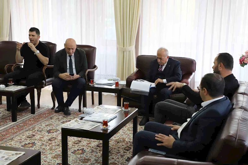 TİESF Başkanı Kerim Vural’dan Rektör Çomaklı’ya ziyaret
