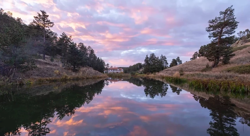 Muhteşem göl manzarasının 1 günü time-lapse tekniğiyle kaydedildi
