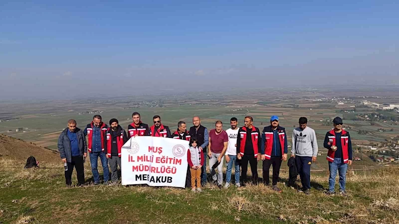 Muş Milli Eğitim Arama Kurtarma Kulübü Cumhuriyet’in 100. yılını zirvede kutladı
