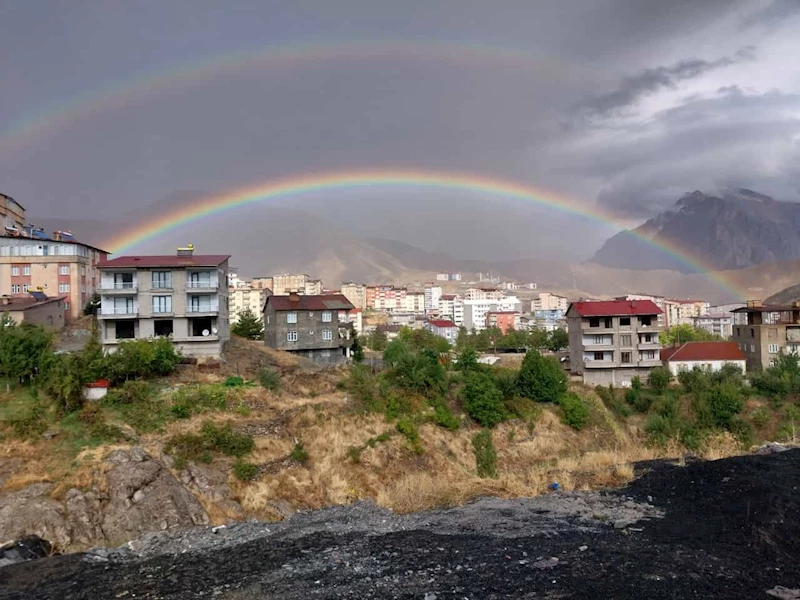 Hakkari’de gökkuşağı güzelliği
