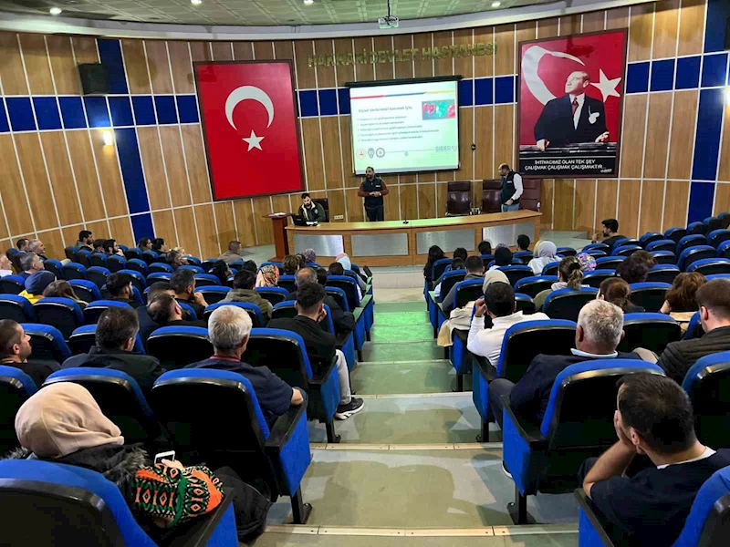 Hakkari polisinden “Siber Suçlarla Mücadele” eğitimi
