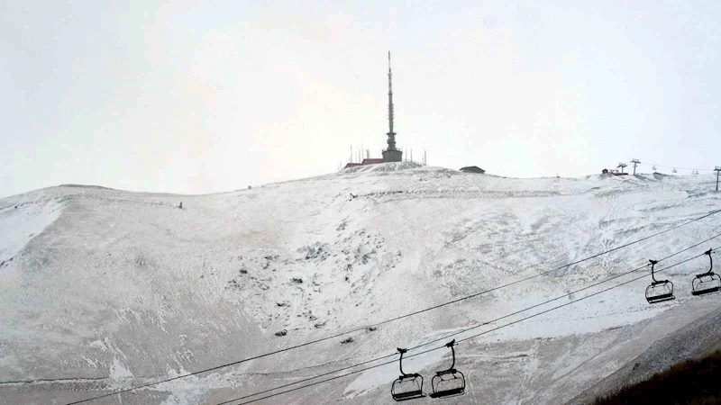 Palandöken’in zirvesi beyaza büründü
