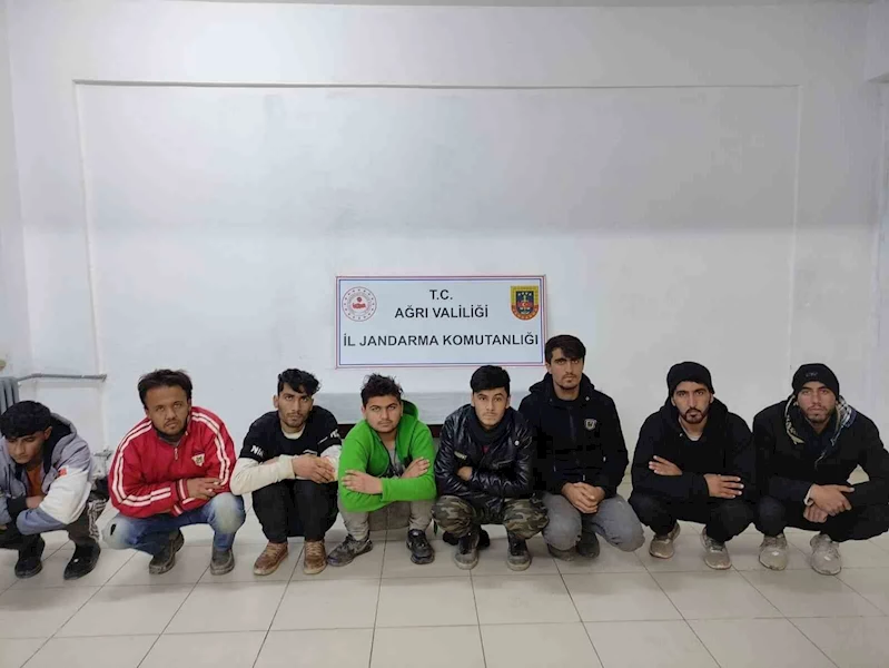 Ağrı’da 24 düzensiz göçmen yakalandı, 2 organizatör gözaltına alındı
