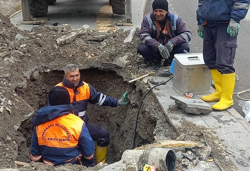Su arıza ekibi 3 ayrı arızaya müdahale etti
