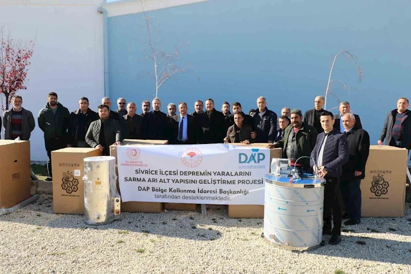 Elazığ’da bal süzme makinesi dağıtım programı düzenlendi
