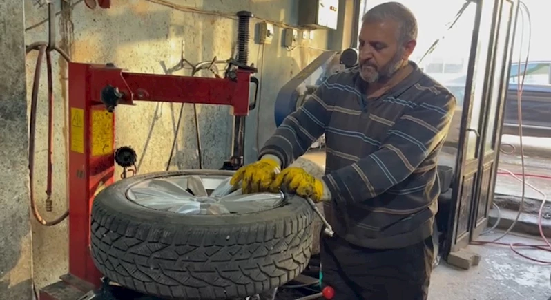 Lastikçilerde kış hazırlıkları devam ediyor
