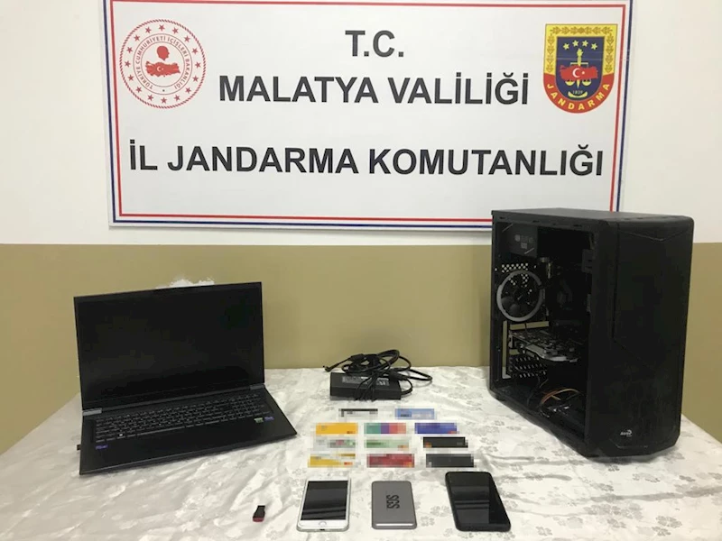 Depremzedeleri dolandıranlara jandarmadan operasyon: 2 gözaltı
