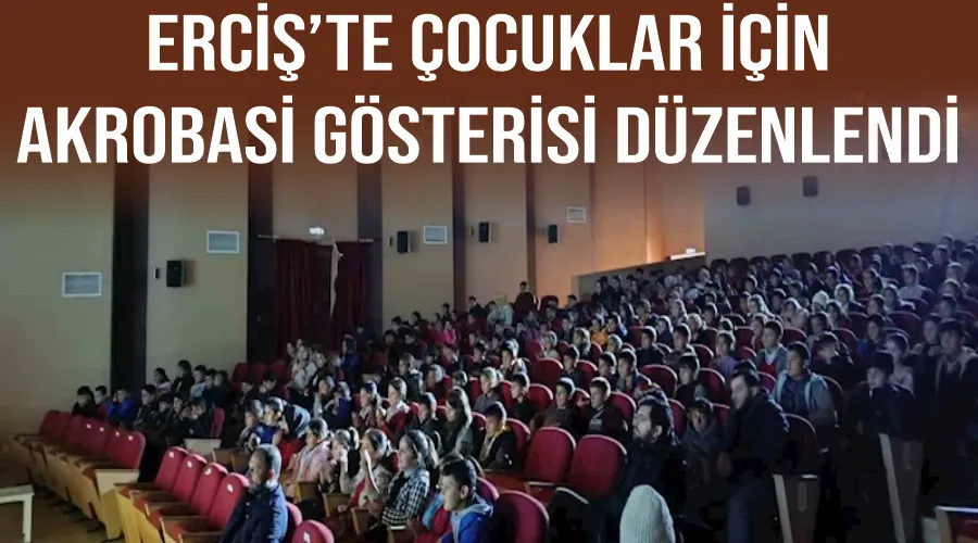 Erciş’te çocuklar için akrobasi gösterisi düzenlendi