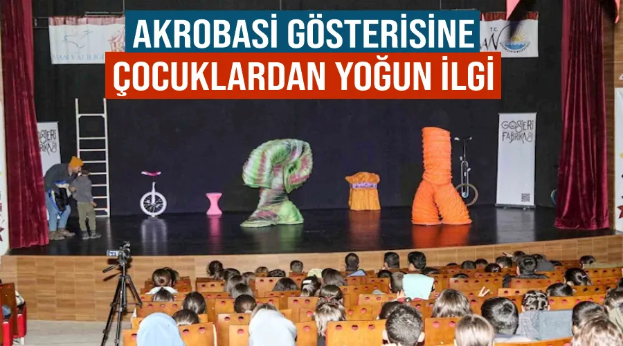 Akrobasi gösterisine çocuklardan yoğun ilgi