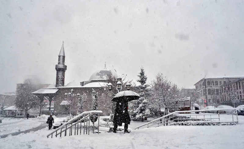 Erzurum’da okullara 1 günlük kar tatili
