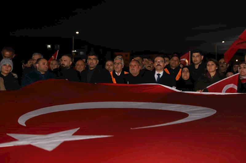 Iğdır’da dev Türk bayraklarıyla teröre lanet yürüyüşü yapıldı
