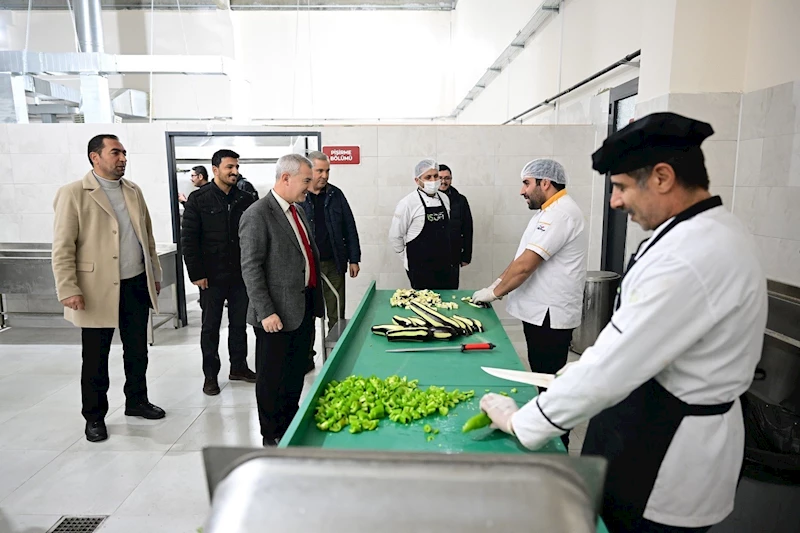 Yeşilyurt’taki yemek fabrikası hizmet vermeye başladı
