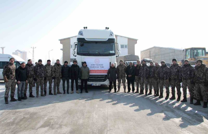 Ağrı’dan afet bölgesine odun ve soba desteği
