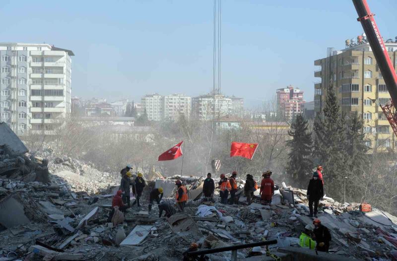 Kahramanmaraş’ta depremin 7. gününde ailelerin umutlu bekleyişi sürüyor
