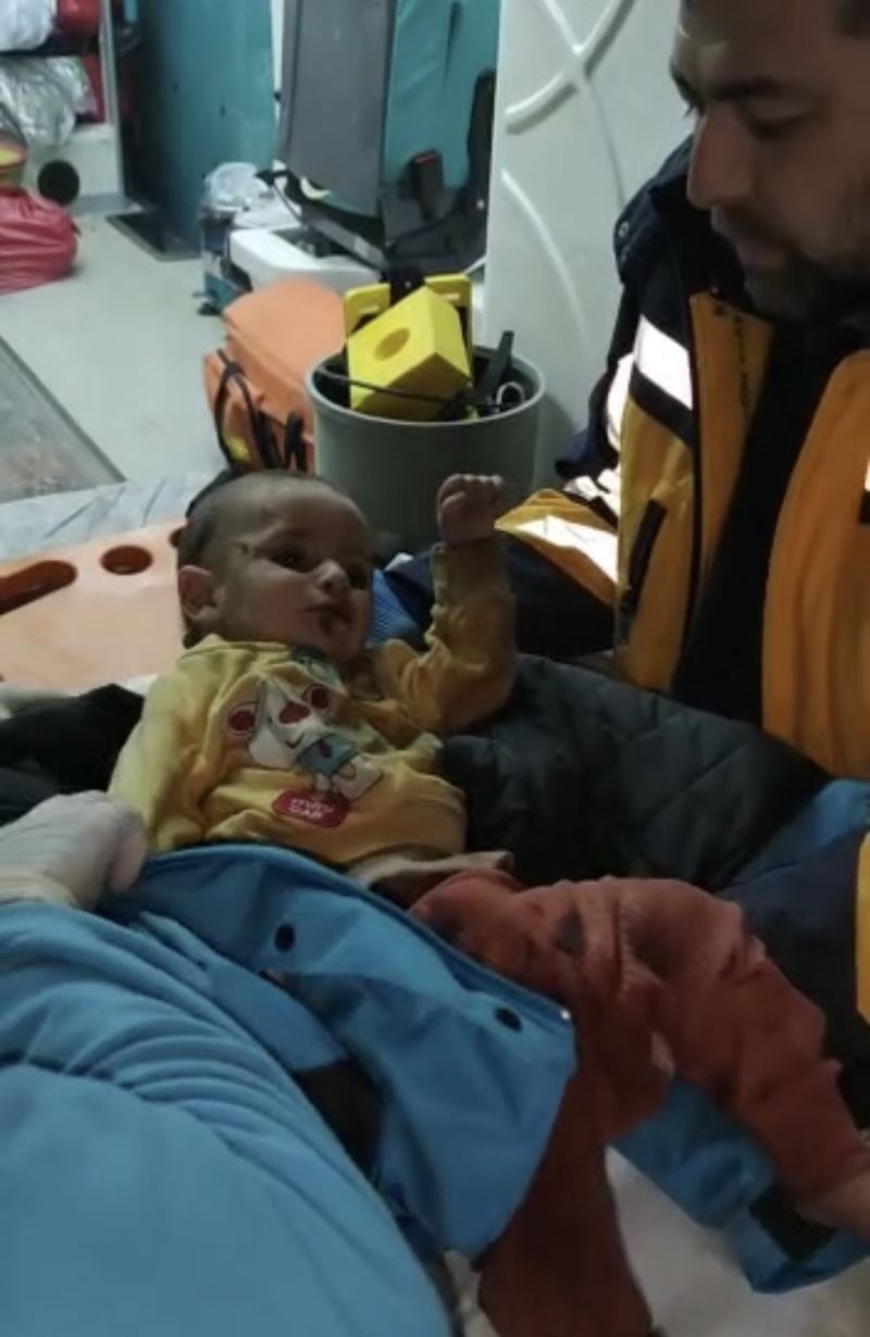 Hatay’da inanılmaz kurtuluş: 7 aylık bebek 140 saat sonra enkazdan kurtarıldı
