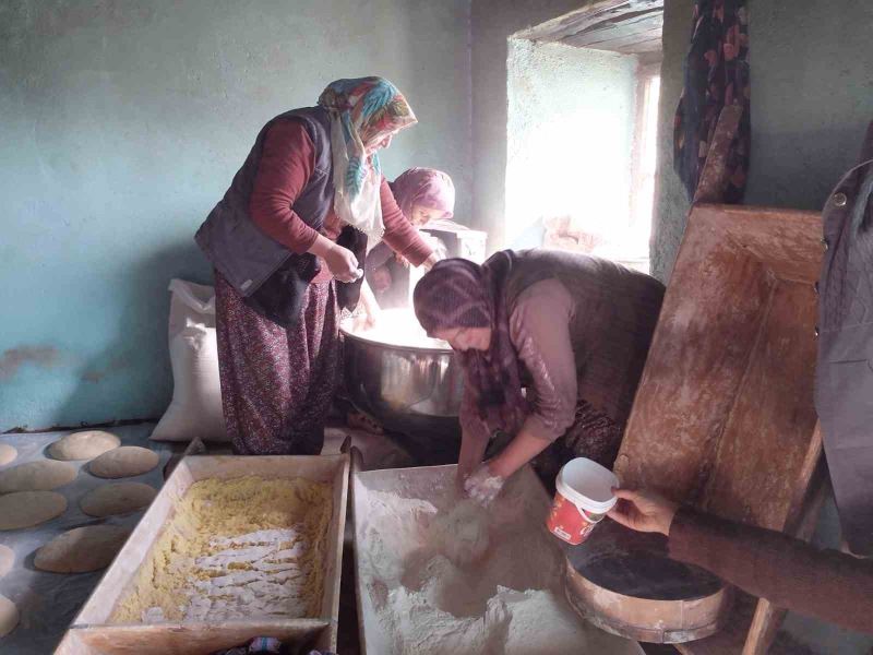 Afyonkarahisar’da depremzedeler için köy ekmeği seferberliği başlatıldı
