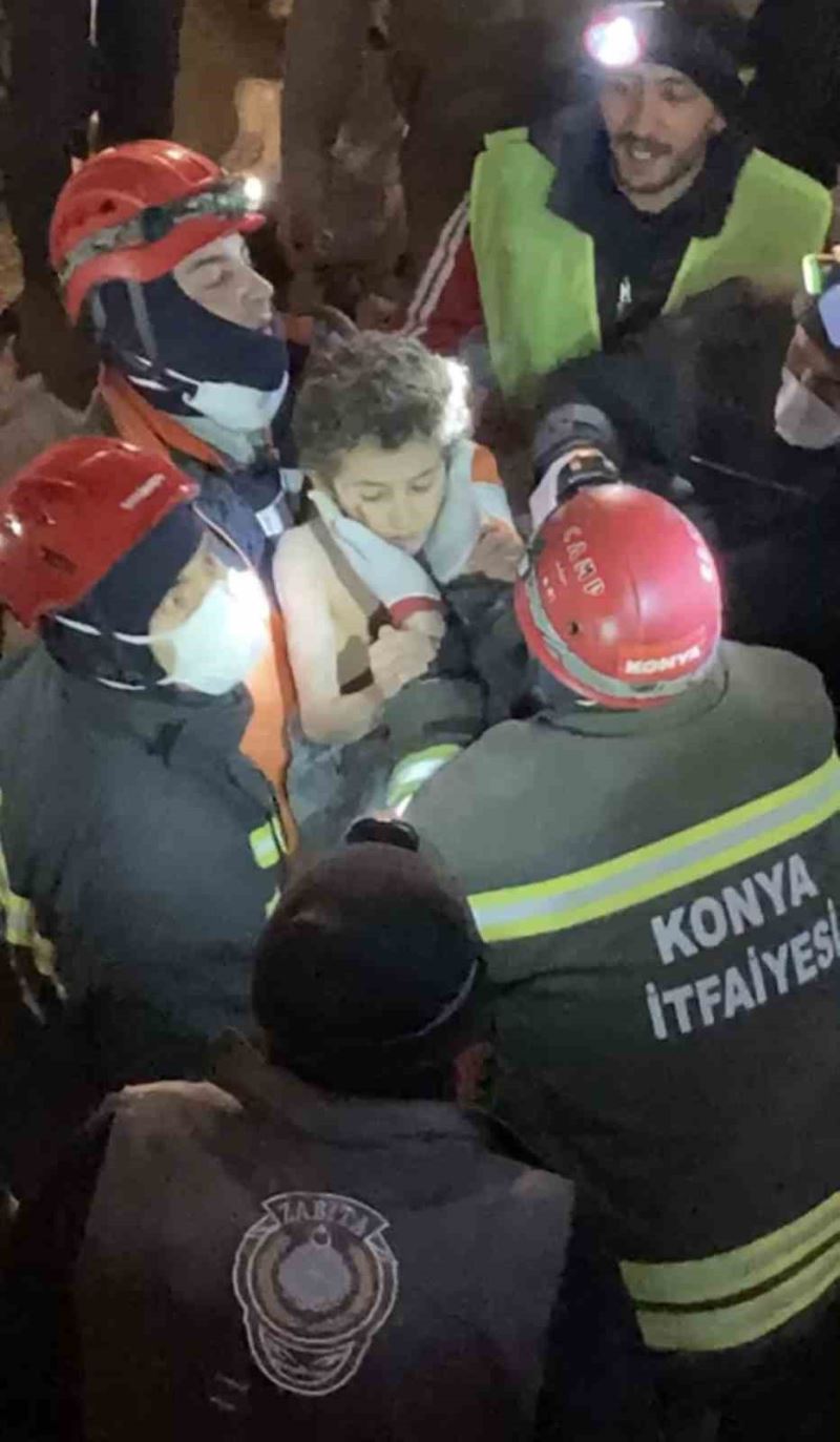 Hatay’da en7 yaşındaki Mustafa kaz altından 163 saat sonra kurtarıldı