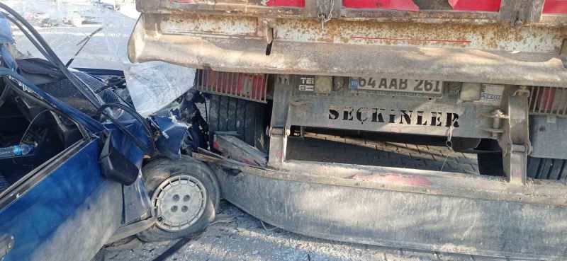 Park halindeki kamyona çarpan otomobildeki yolcu öldü
