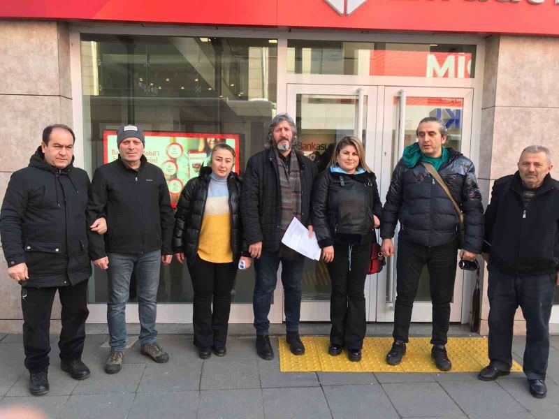 Zonguldak’ta gazeteciler depremzedelere nakdi yardımda bulundu
