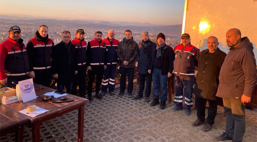 Deprem bölgesinde haberleşme ve koordinasyona İzmir’den destek