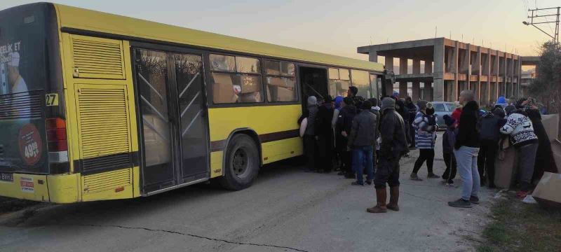 Sarı otobüslerle umuda yolculuk
