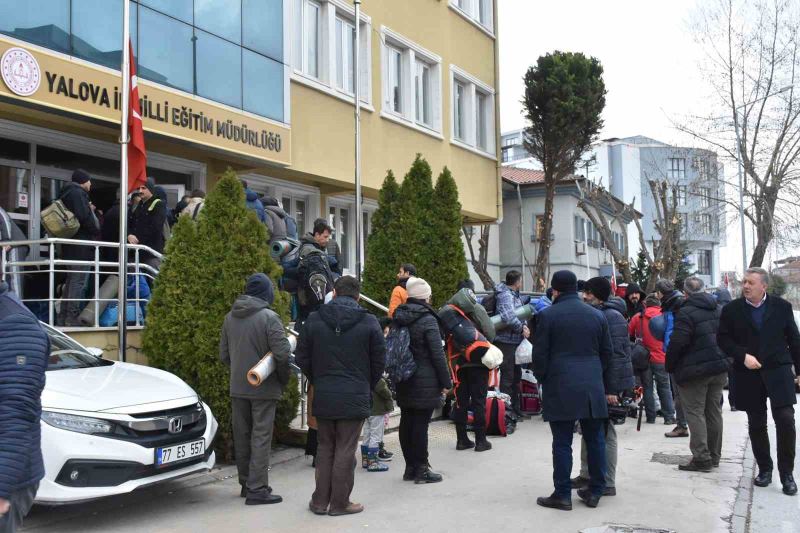 Yalova İl Milli Eğitim Müdürlüğü depremzedelerin yanında oldu
