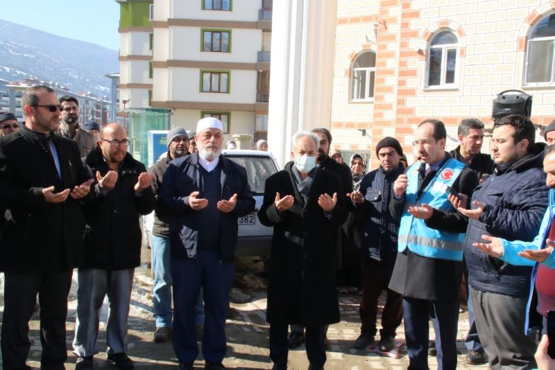 Akşehir’den depremzedelere 2 kamyon yardım
