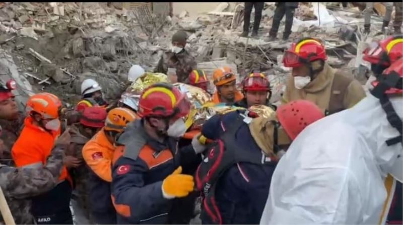 AFAD Afyonkarahisar ekibi afet bölgesinde çalışmalarını sürdürüyor
