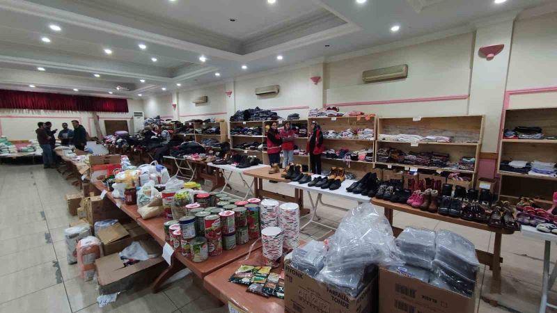 Kastamonu’da depremzedeler için Kızılay tarafından sosyal market açıldı
