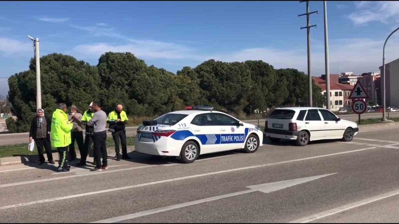 Bandırma’da otomobilin çarptığı yaşlı kadın yaralandı
