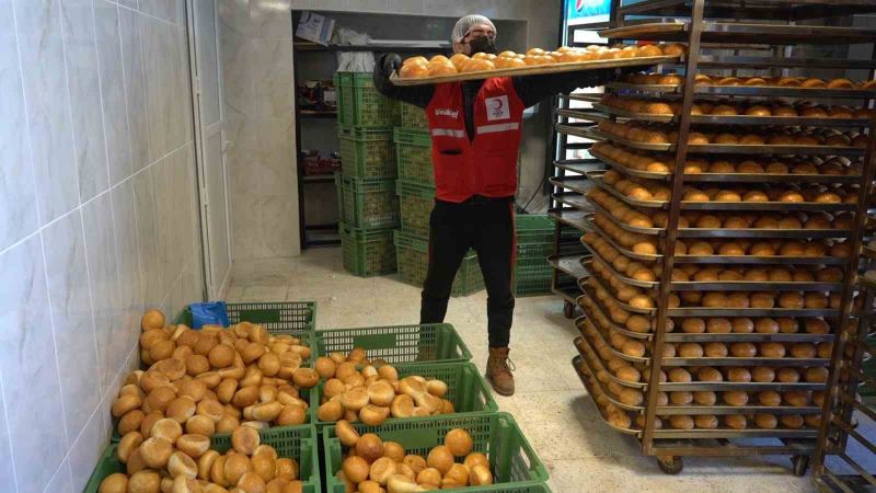 Kızılay’ın afet bölgelerindeki yardım çalışmaları devam ediyor
