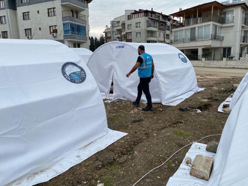 Balayını bıraktılar, deprem bölgesine yardıma koştular
