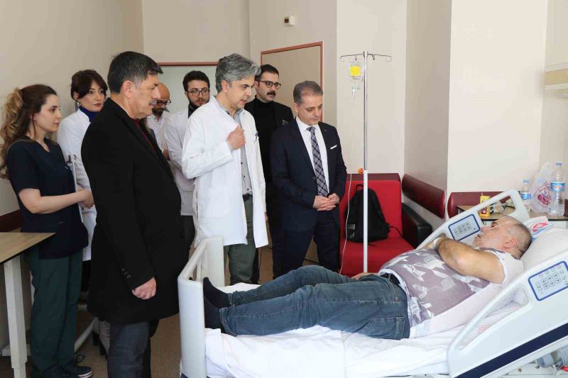 Erzincan’da yaralı depremzedelerin tedavileri sürüyor
