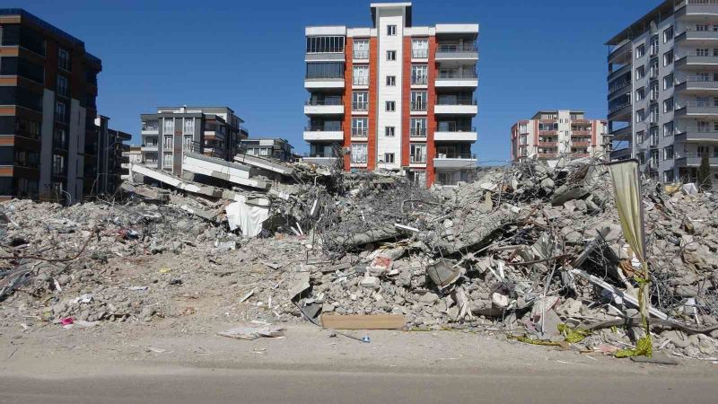 Çok sayıda kişinin öldüğü sitenin müteahhidi tutuklandı
