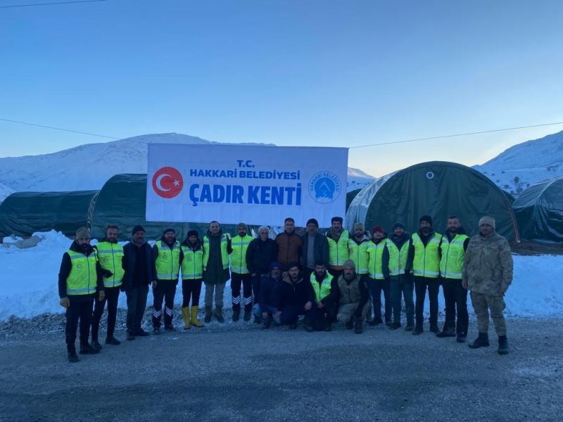 Hakkari’den deprem bölgesine destek sürüyor
