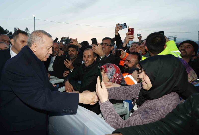 Cumhurbaşkanı Erdoğan, Doğanşehir’de konteyner kenti ziyaret etti
