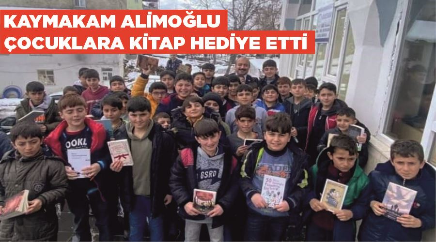 Kaymakam Alimoğlu çocuklara kitap hediye etti