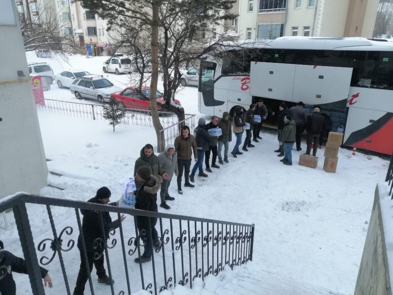 Bayburt halkının yüreği deprem bölgesinde atıyor yardımlar hız kesmeden devam ediyor
