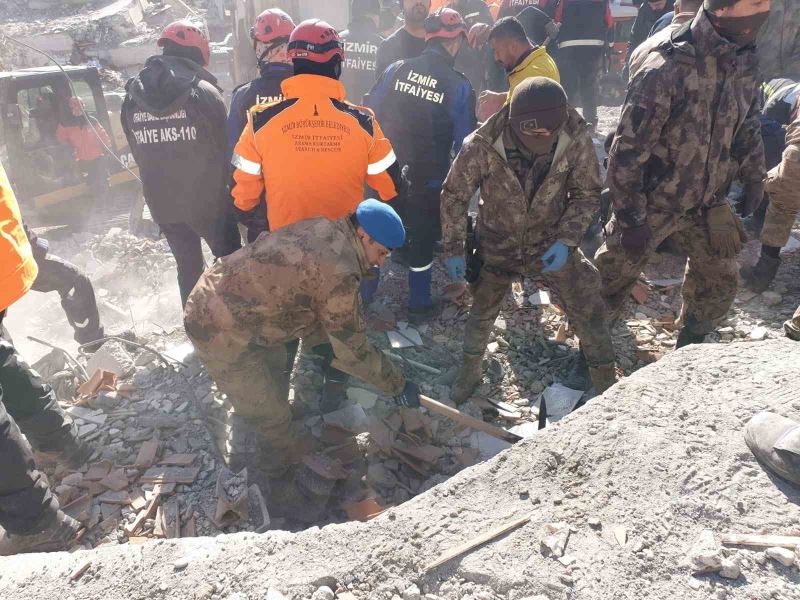 Mersin İl Jandarma Komutanlığı ekipleri yardım için deprem bölgesinde
