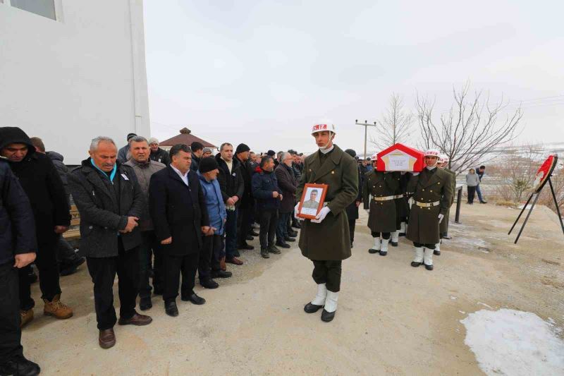 Depremde kaldığı otelin yıkılması sonucu vefat eden Aksaraylı asker toprağa verildi
