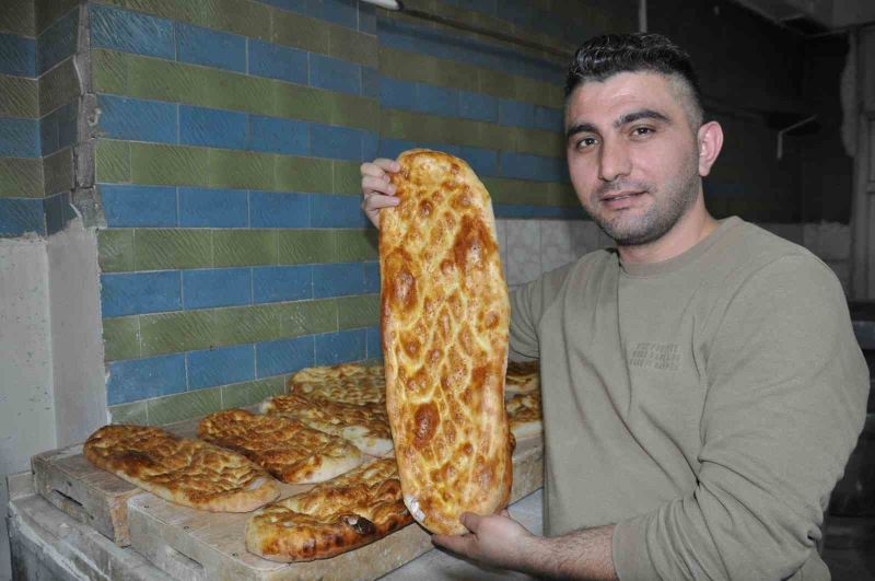 Kars’ta Ramazan pidesi tezgahlarda yerini aldı
