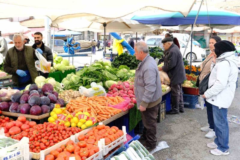 Semt pazarlarında Ramazan hareketliliği
