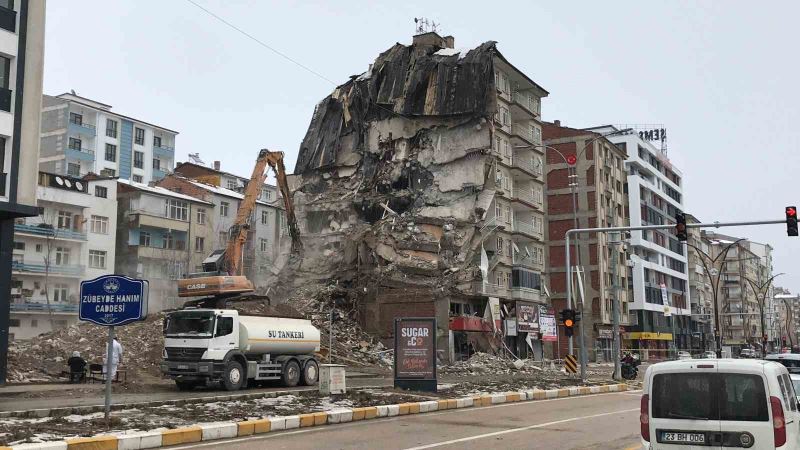 Elazığ’da ağır hasarlı bina sayısı 4 bin 73 oldu
