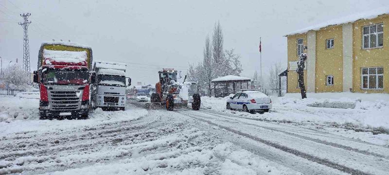 Tunceli-Erzincan karayolu ulaşıma açıldı
