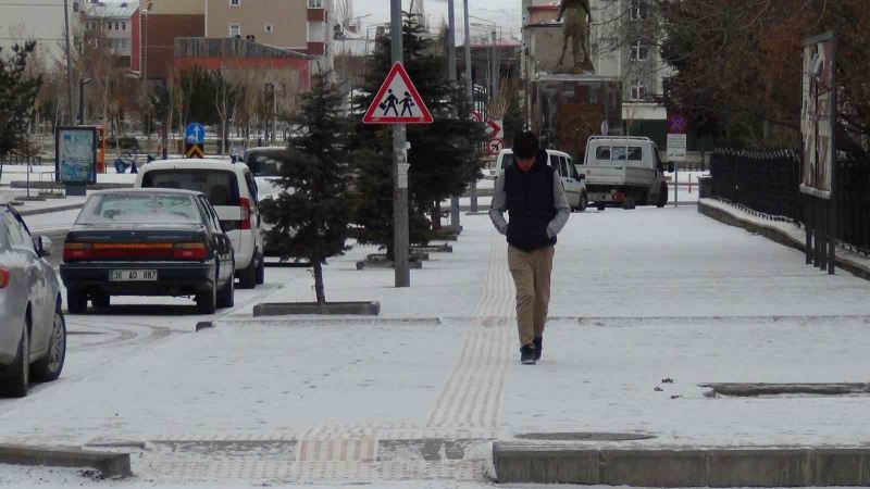 Kars’a kış geri geldi
